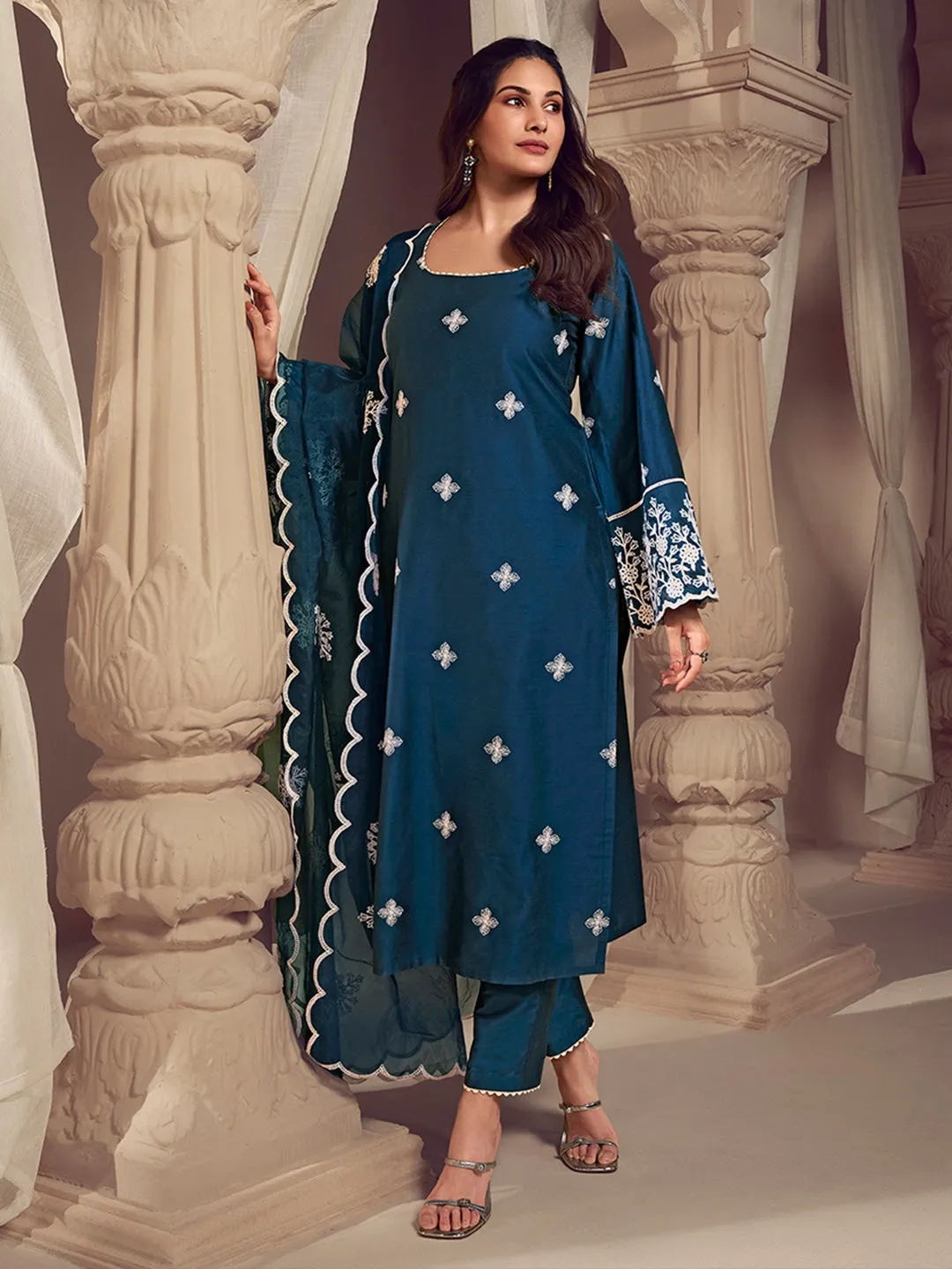 Amyra Dastur Women Teal Floral Embroidered Regular Thread Work Pure Silk Kurta with Trousers & With Dupatta