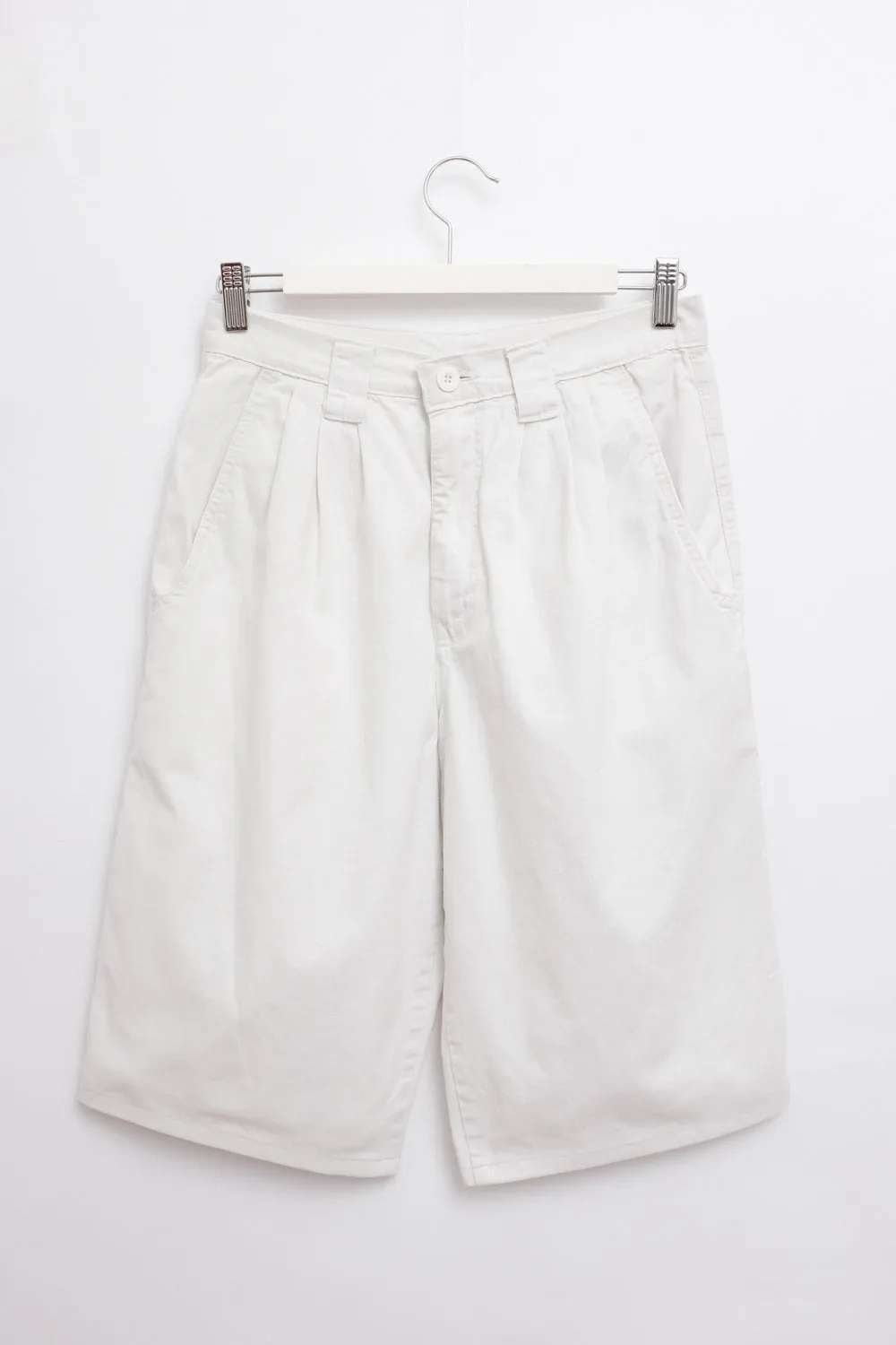 PLEATED WHITE DENIM MIDI VINTAGE SHORTS